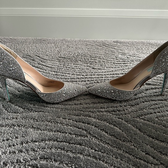 Blue by Betsey Johnson Hazil Jeweled Bridal Pointed Toe Stiletto Pumps size 9 - Picture 6 of 14